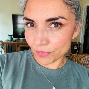 Meet your Posher, Dinorah